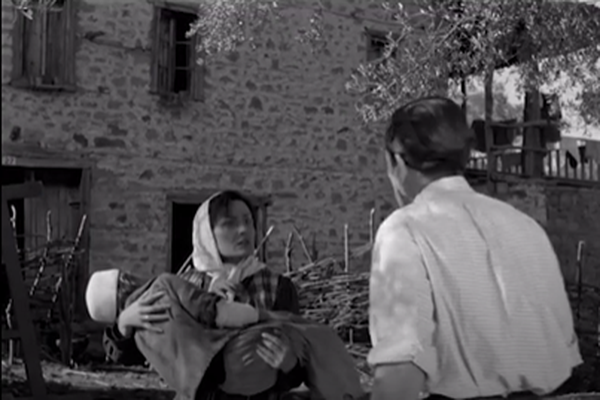 Restaurohet filmi i par&euml; shqiptar &lsquo;F&euml;mij&euml;t e saj&rsquo;!