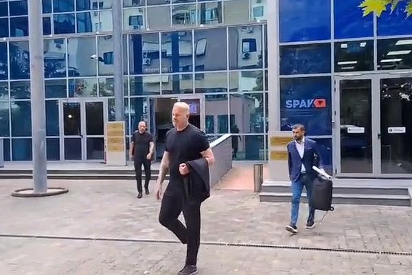 Video/ Igli Tare del nga SPAK-u pas mbi 5 ore marrjesh n&euml; pyetje. Zbardhen