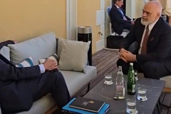 Rama ndan momentin e takimit me Kancelarin gjerman Merz!