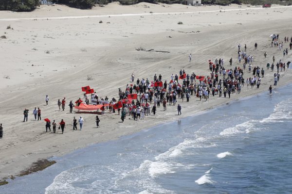 FOTO/ Protesta kund&euml;r resortit n&euml; Zv&euml;rnec, qytetar&euml;t marshim