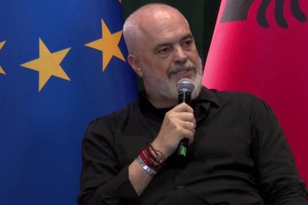 Rama u p&euml;rgjigjet gazetar&euml;ve t&euml; huaj p&euml;r Zv&euml;rnecin: Nuk