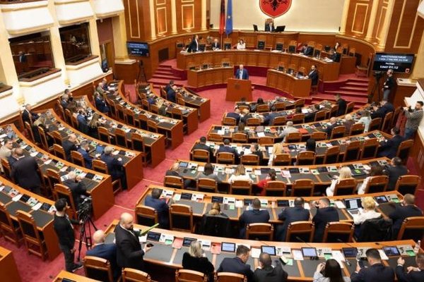 Sot Kuvend/ Opozita k&euml;rkon shpjegime p&euml;r Zv&euml;rnecin