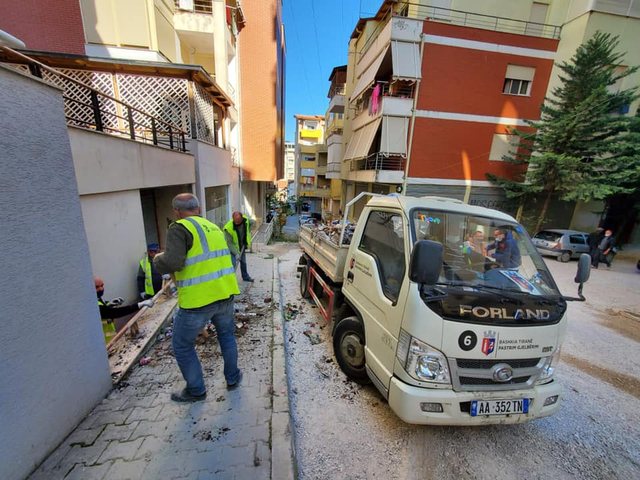 Foto/ Një tjetër rrugë e Tiranës po transformohet totalisht