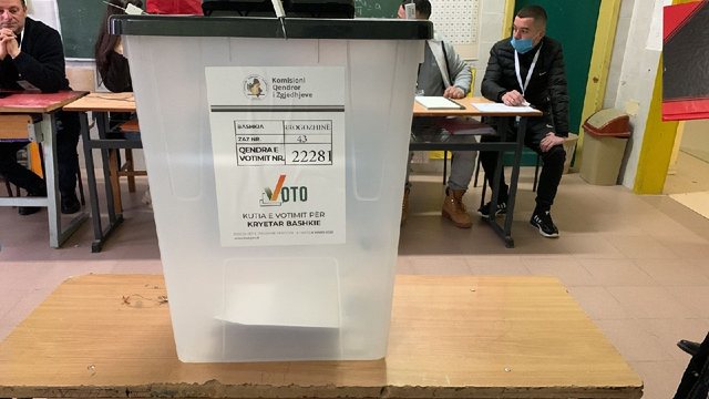 Militanti i Berishës në Durrës, qëllon komisionerin e