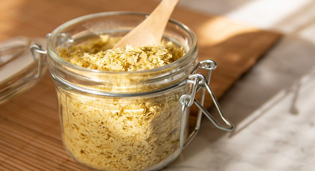 Çfarë është vitamina B12 dhe pse na nevojitet?