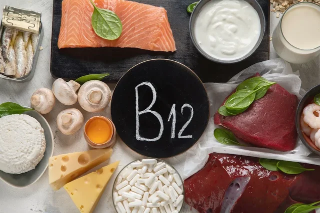 Çfarë është vitamina B12 dhe pse na nevojitet?