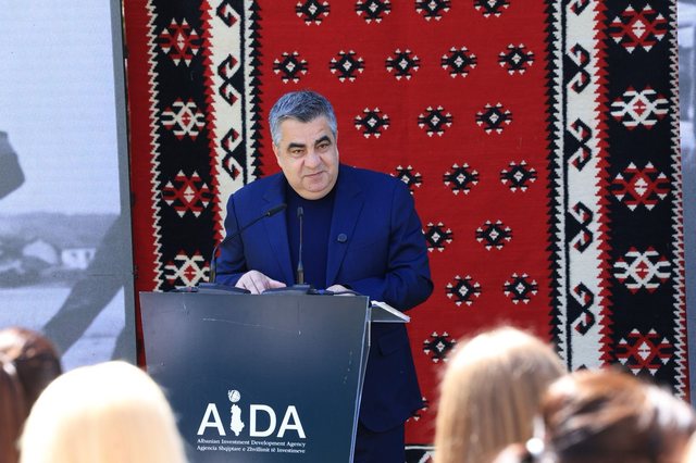 Gonxhja takohet me artizanët: Dëshmi e gjallë e