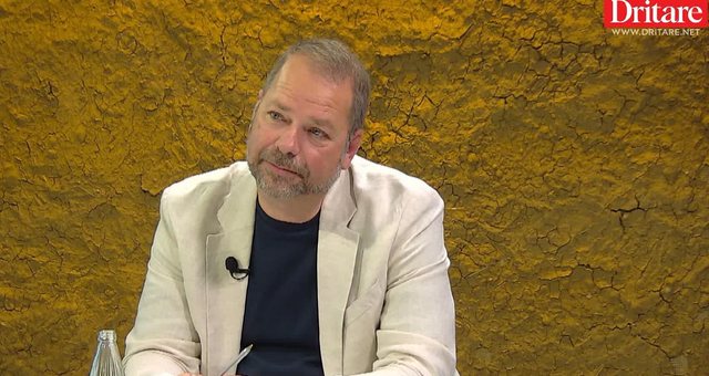 Edvin Kulluri: Sali Berisha po shet Shqipërinë te Vorio-Epiri!