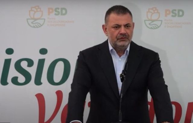 Tom Doshi sulmon kryetarin e bashkisë në Shkodër: Benet Beci i