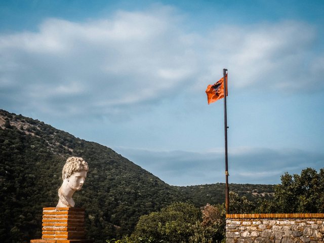 Luxus Magazine: Linda Rama dëshiron të rigjallërojë