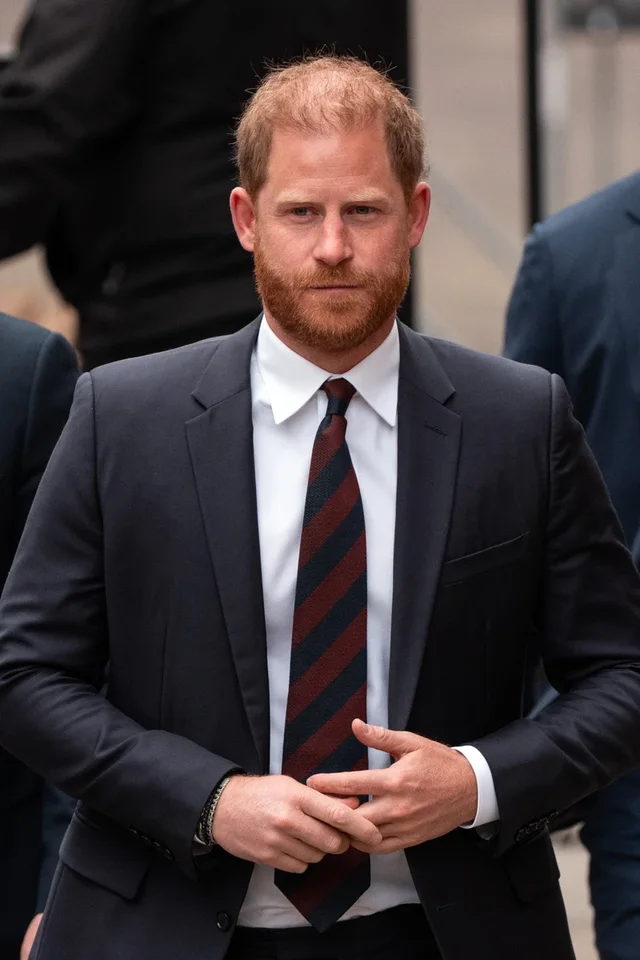 Princi Harry do të pajtohet me familjen mbretërore, por nuk do Mbreti