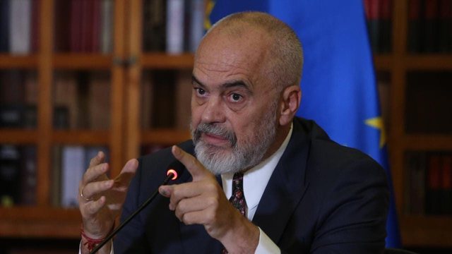 Rama thirrje emigrantëve shqiptarë në Greqi: Ju lutem, zarfet