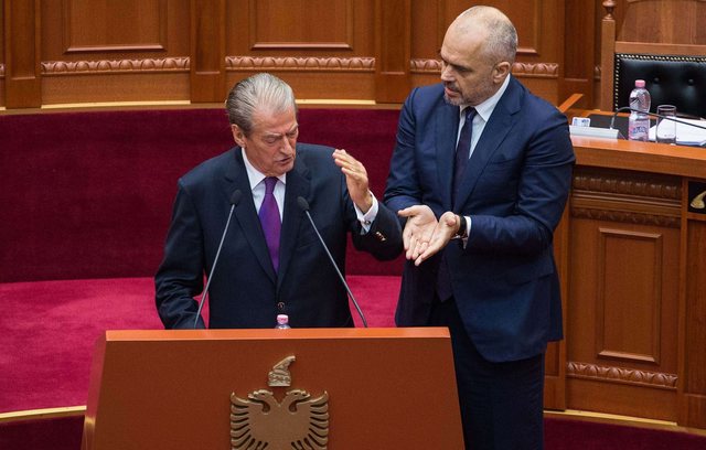 Rama: Latifi mori lekët për të bërë qesharak