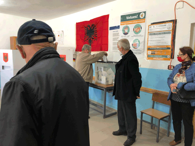 Zgjedhjet/ Në Shqipëri do votojnë edhe ata me dokumente