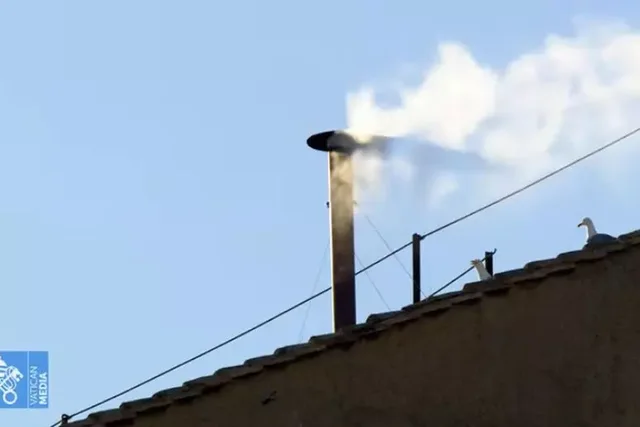 Tym i bardhë në Vatikan, zgjidhet Papa i ri!