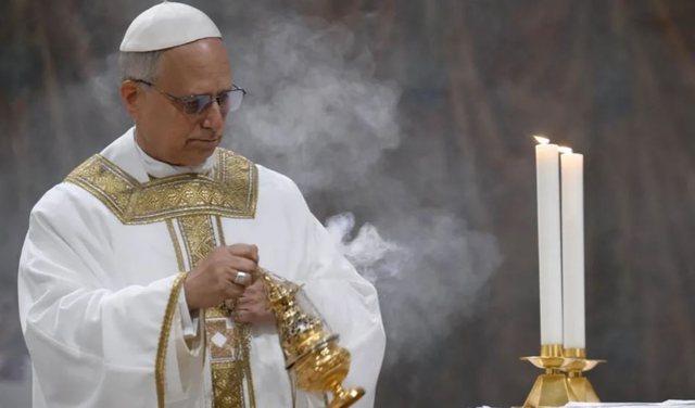 Papa i ri i Kishës Katolike, një figurë që bashkon tre