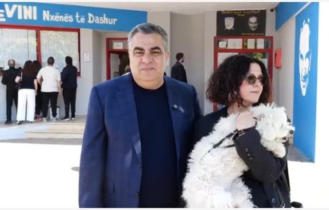 Blendi Gonxhja shkon krejt ndryshe të votojë
