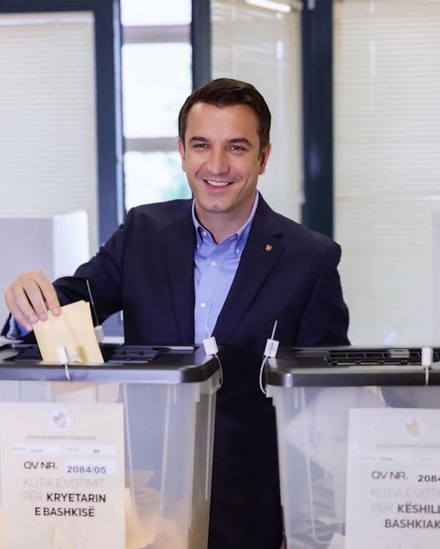 Voton në ambientet e paraburgimit të Durrësit, kryebashkiaku i