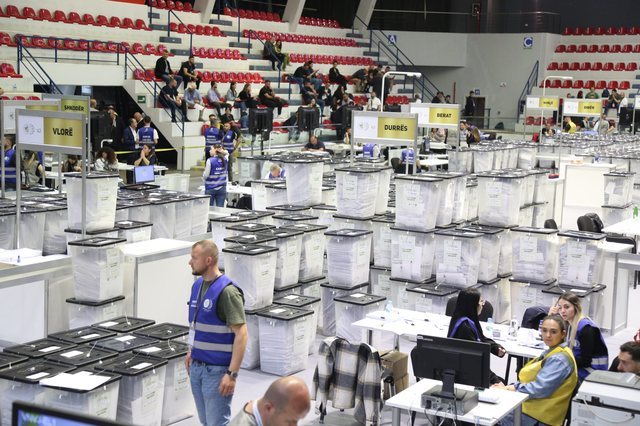 Numërohen 88% e kutive. Mbyllet numërimi në 4 qarqe. Ja si ndahen