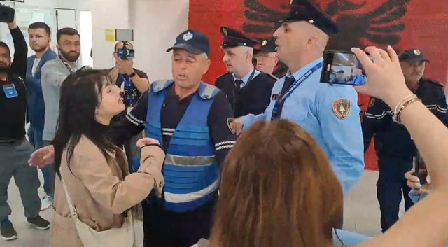 VIDEO/ Numëro pa futur duart, po vidhni! Sherr te Sami Frashëri. Ja