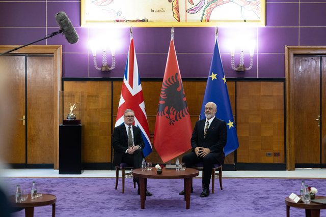 Rama me  kryeministrin britanik: Shqiptarët problem për anglezët,