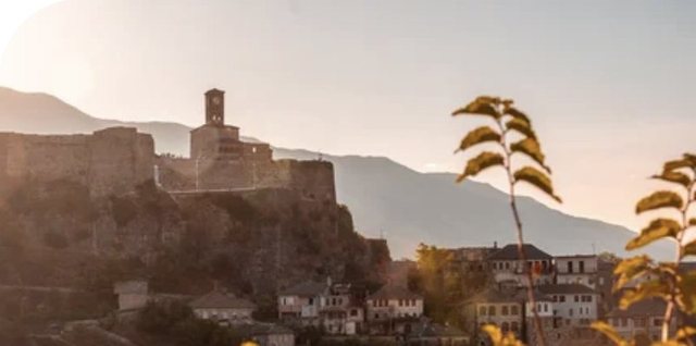 Media amerikane: Gjirokastra, qyteti magjepsës shqiptar që të