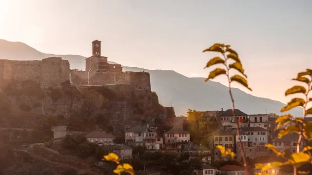 Islands jehonë Gjirokastrës: Qyteti i gurtë sharmant