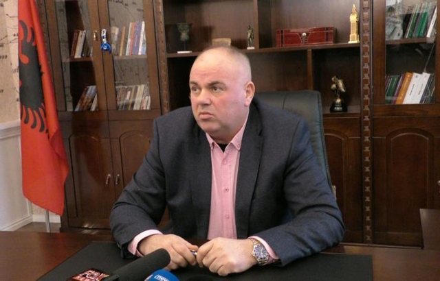 Lirohet nga burgu Safet Gjici!
