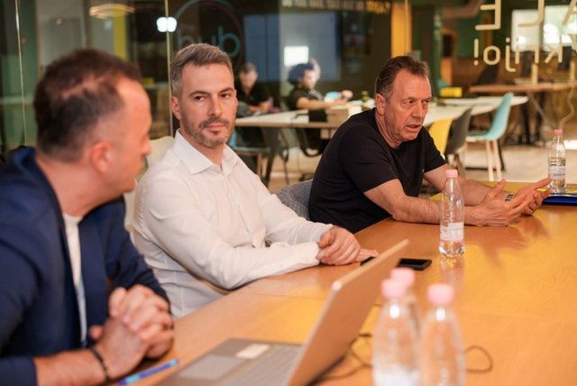 Microsoft dhe investitorë ndërkombëtarë vijnë në