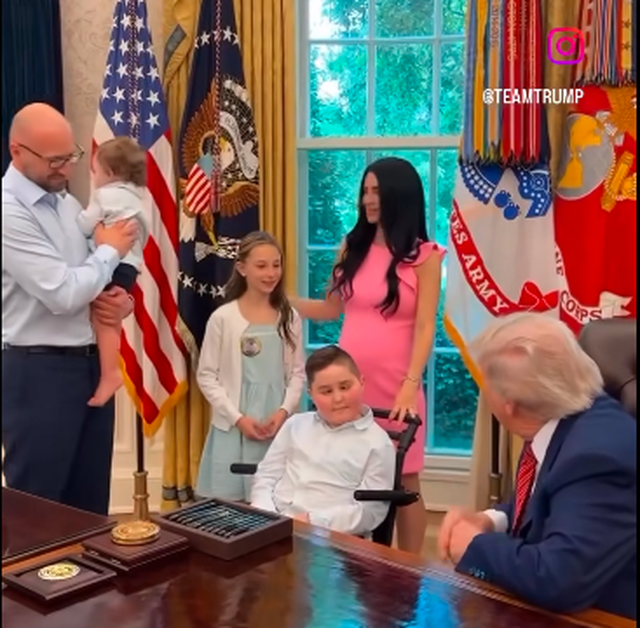 Një familje shqiptare takon presidentin Trump në Shtëpinë e
