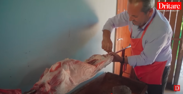 Shqiptarë e të huaj, ky restorant në fshat po i mahnit të