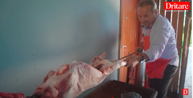 Shqiptarë e të huaj, ky restorant në fshat po i mahnit të