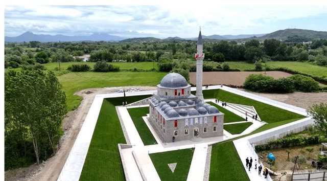 Gur mbi gur! Historia e Xhamisë së Plumbit!