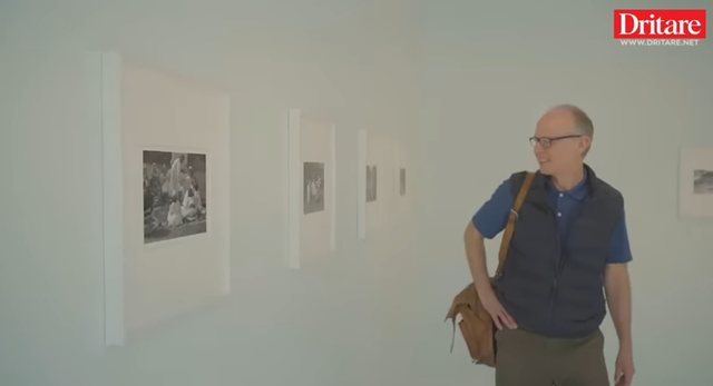 Shkodra që flet anglisht. Një superdokumentar nga Robert Hackman dhe