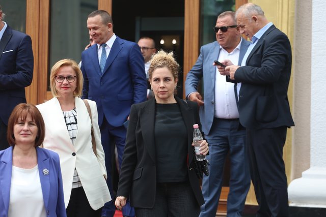 Foto/ Çfarë nuk u pa nga seanca parlamentare sot!