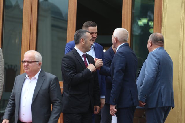 Foto/ Çfarë nuk u pa nga seanca parlamentare sot!