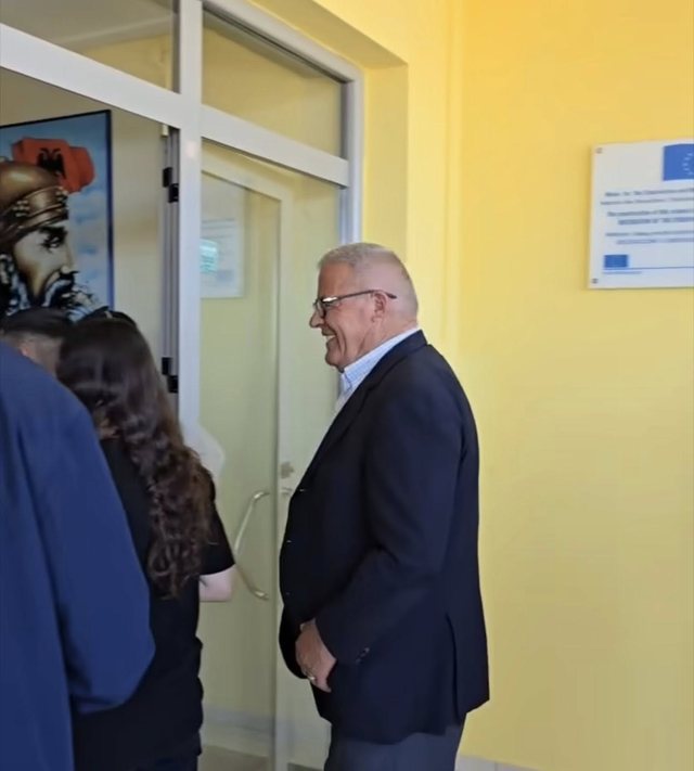 74-vjeçari  në provimin e maturës!