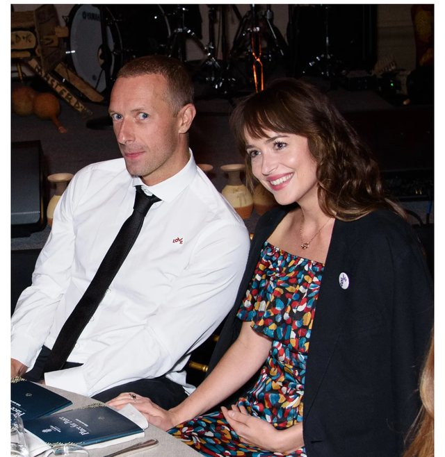 Dakota Johnson dhe Chris Martin i japin fund lidhjes