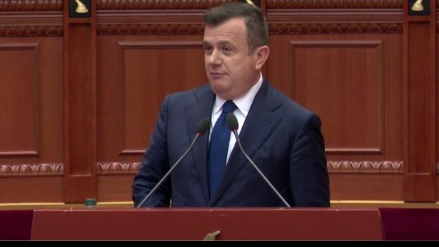 Balla-deputetëve demokratë: Mbylleni Sali Berishën në