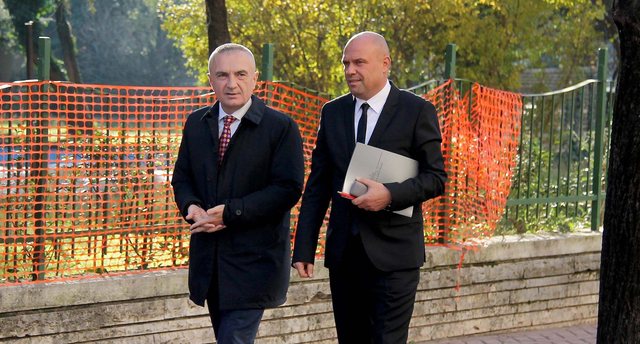 Ylli Manjani: Ilir Meta ia kalon edhe Enver Hoxhës për armiqtë e