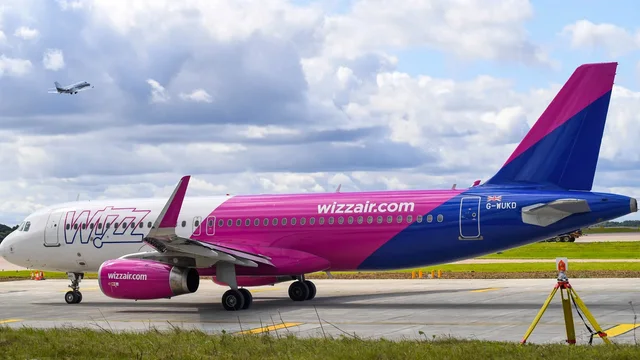 Rriten fitimet e Ryanair, fundoset Wizz Air