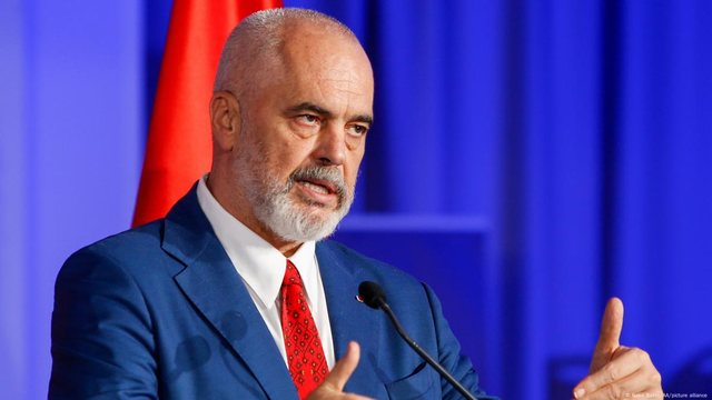 Rama ironizon Bashën dhe sulmon Berishën: Kush e merr lehtë