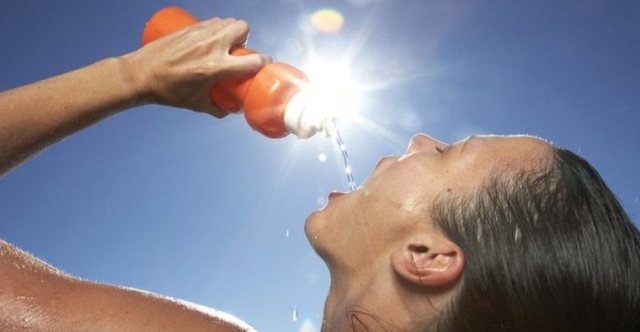 Si të përballojmë temperaturat e larta të verës!