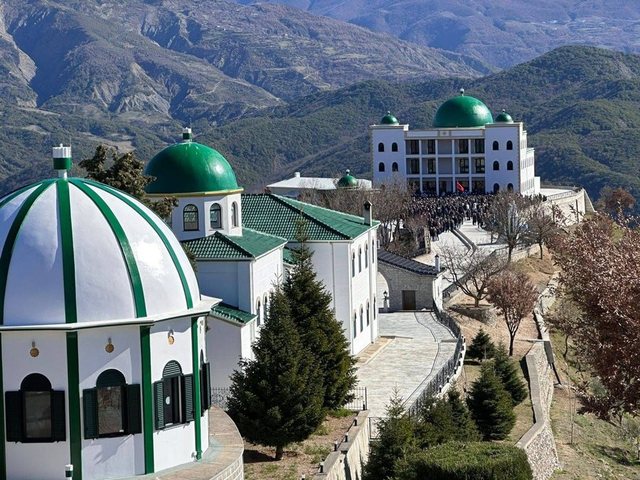 Zbuloni teqenë që frymëzon turistët dhe udhëtarët