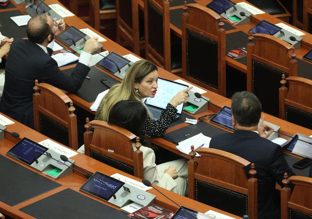 Fotot/ Vokshi përplaset me Nokën! Çfarë nuk u pa nga