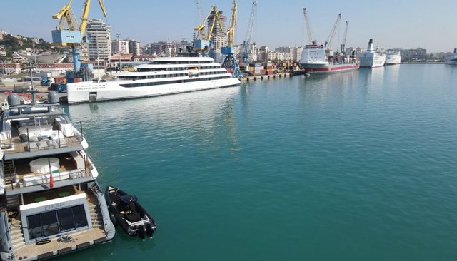 Foto/ Superjahti australian ankorohet në Durrës, vijnë 83