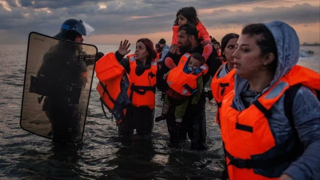 Emigracioni jashtë kontrollit/ Kryeministri britanik pranon dështimin