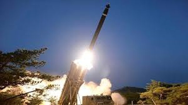 Ndizet alarmi! Koreja e Veriut lëshon breshëri raketash drejt Detit