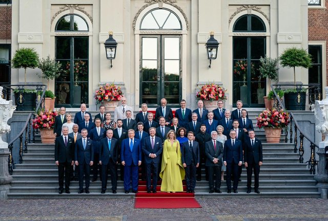 Si u veshën Linda dhe Edi Rama në darkën mbretërore!