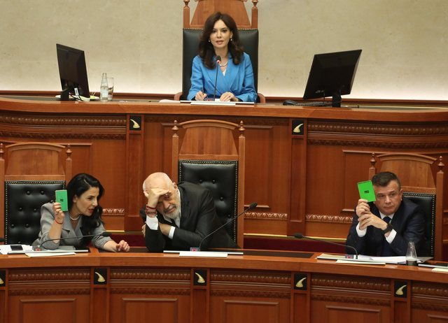 Foto/ Rama rikthehet në Kuvend pas disa muajsh mungesë